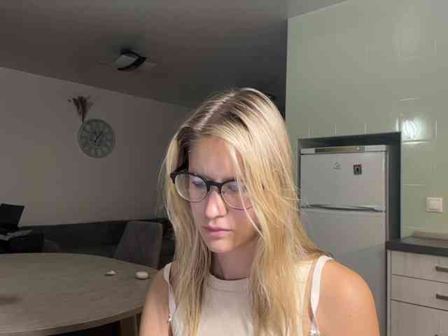 JenevaOcana webcam