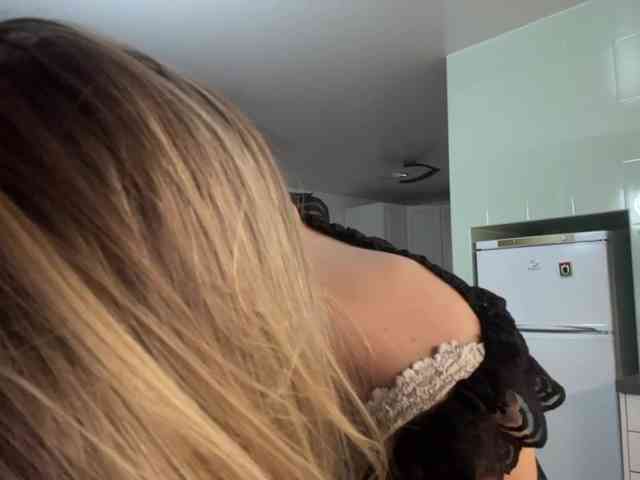 JenevaOcana webcam