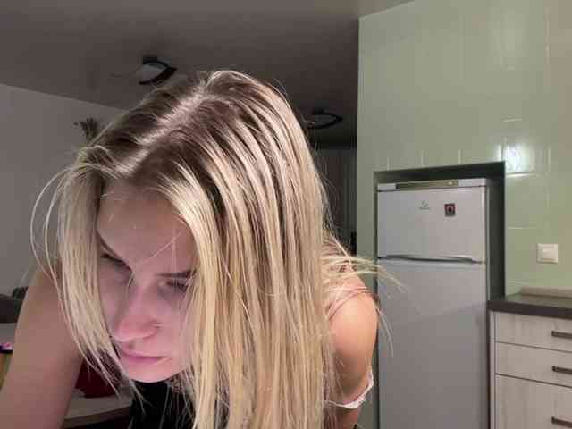 JenevaOcana webcam