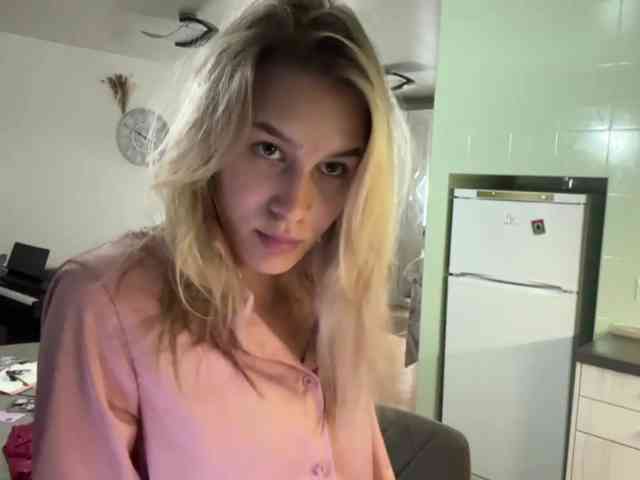 JenevaOcana webcam