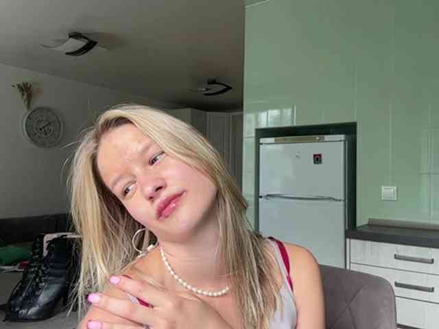 JenevaOcana webcam