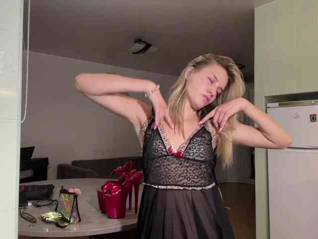 JenevaOcana webcam