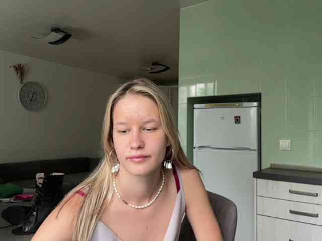 JenevaOcana webcam