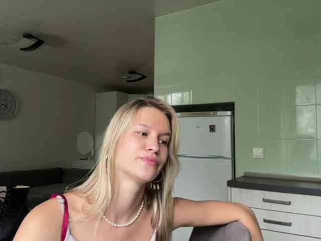 JenevaOcana webcam
