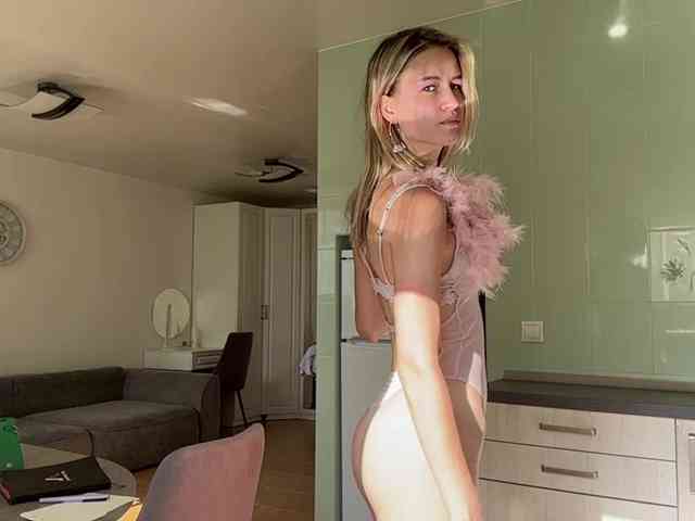 JenevaOcana webcam