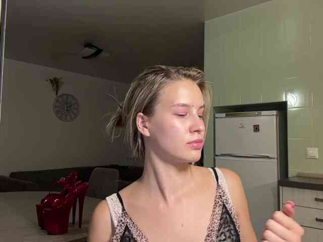 JenevaOcana webcam