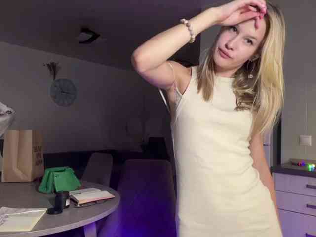 JenevaOcana webcam