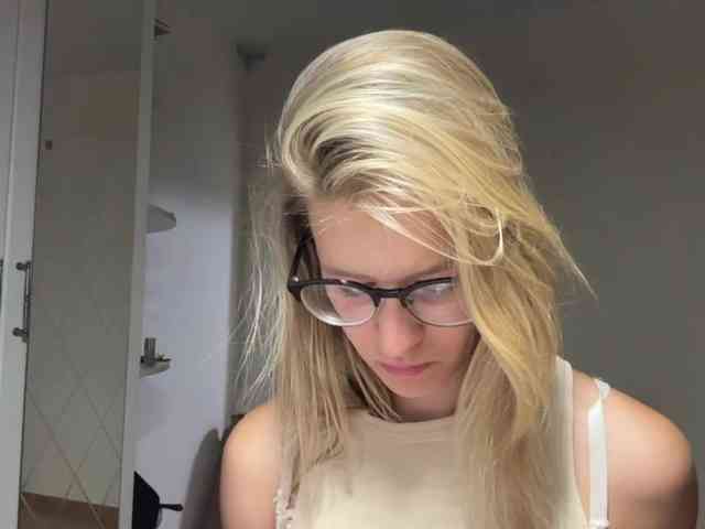 JenevaOcana webcam