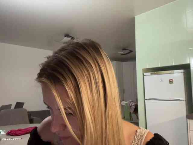 JenevaOcana webcam