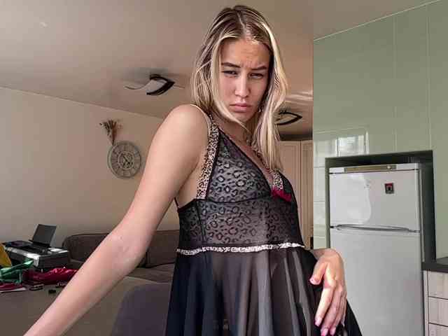 JenevaOcana webcam