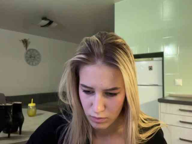 JenevaOcana webcam