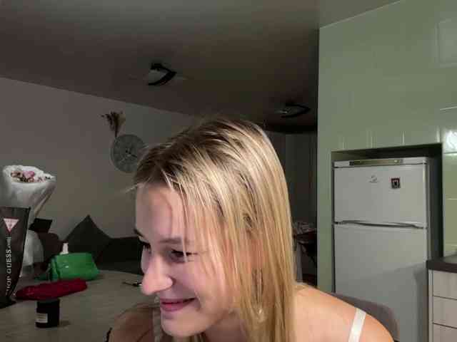 JenevaOcana webcam