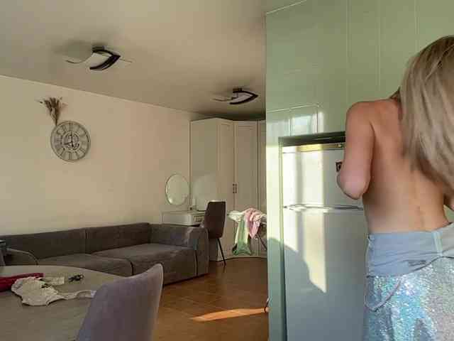 JenevaOcana webcam