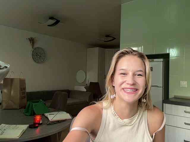 JenevaOcana webcam