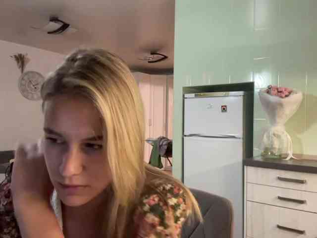 JenevaOcana webcam