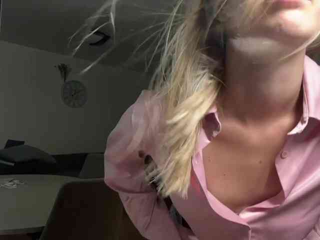 JenevaOcana webcam