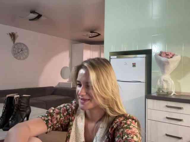 JenevaOcana webcam