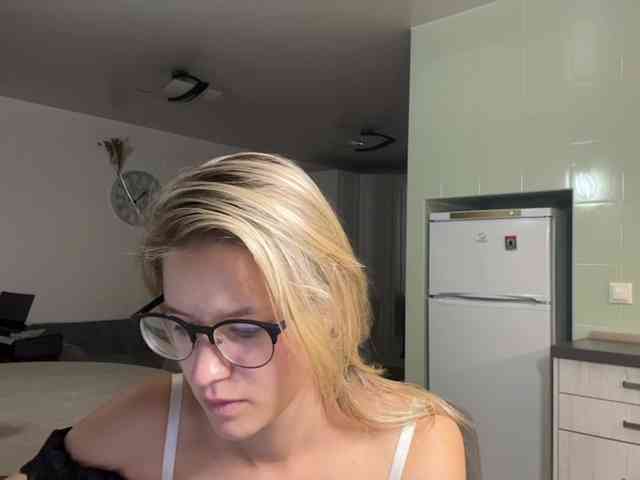 JenevaOcana webcam