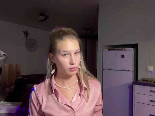 JenevaOcana webcam