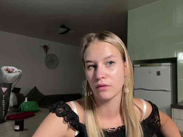 JenevaOcana webcam