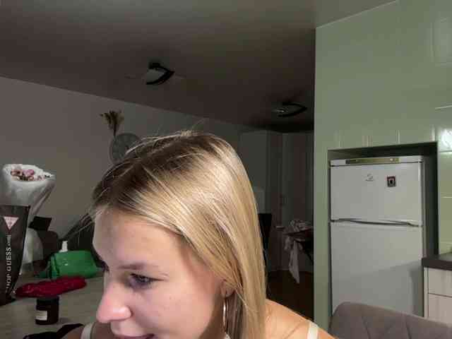 JenevaOcana webcam