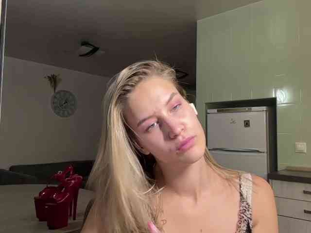 JenevaOcana webcam