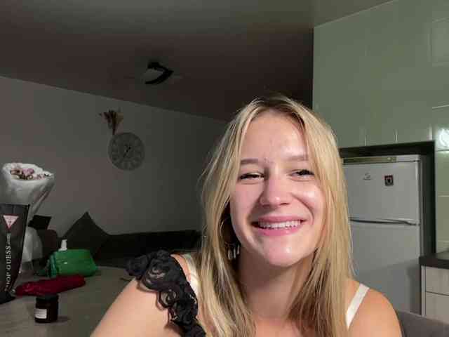 JenevaOcana webcam