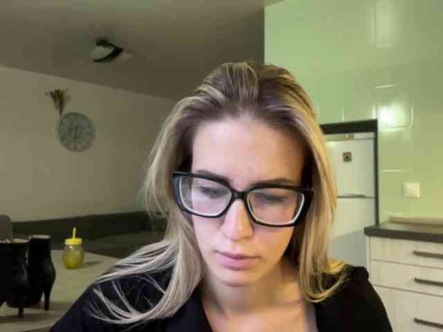 JenevaOcana webcam