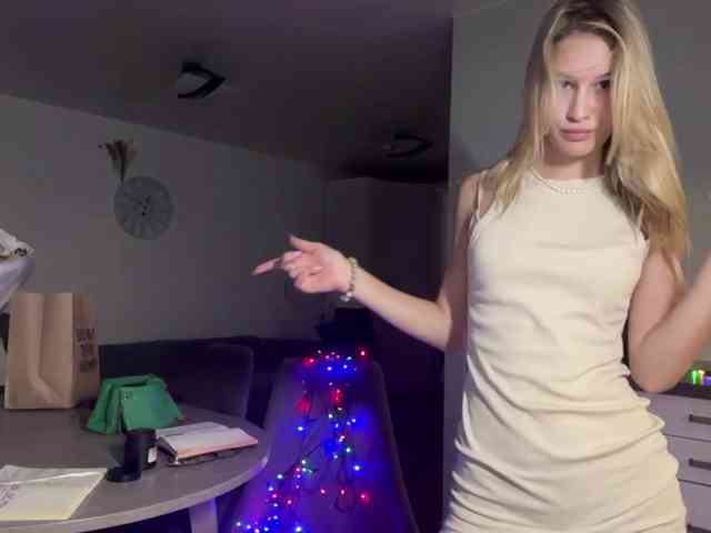 JenevaOcana webcam