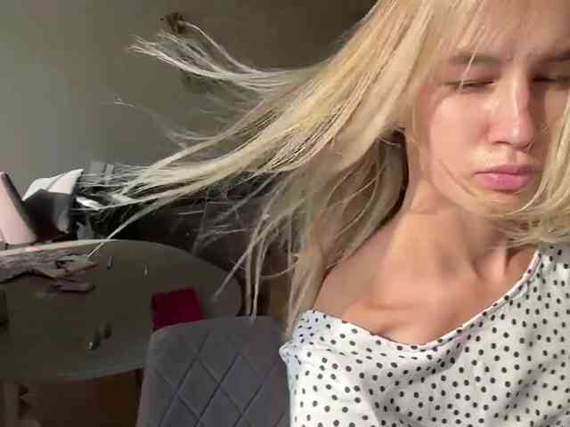 JenevaOcana webcam