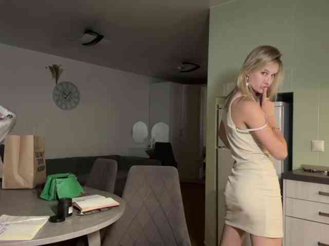 JenevaOcana webcam