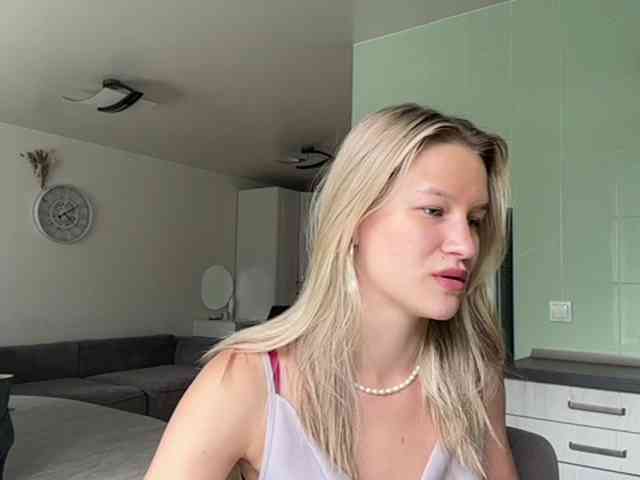 JenevaOcana webcam