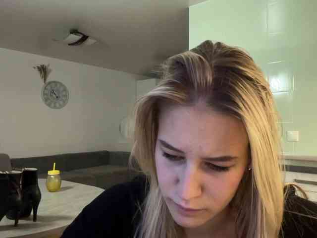 JenevaOcana webcam