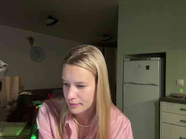 JenevaOcana webcam