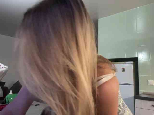 JenevaOcana webcam
