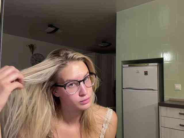JenevaOcana webcam