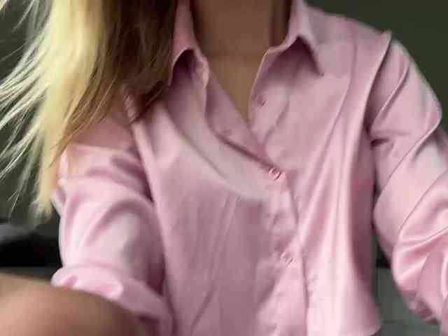 JenevaOcana webcam