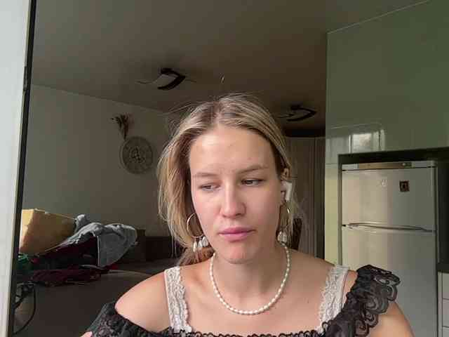 JenevaOcana webcam