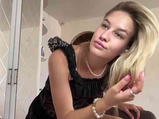 JenevaOcana webcam