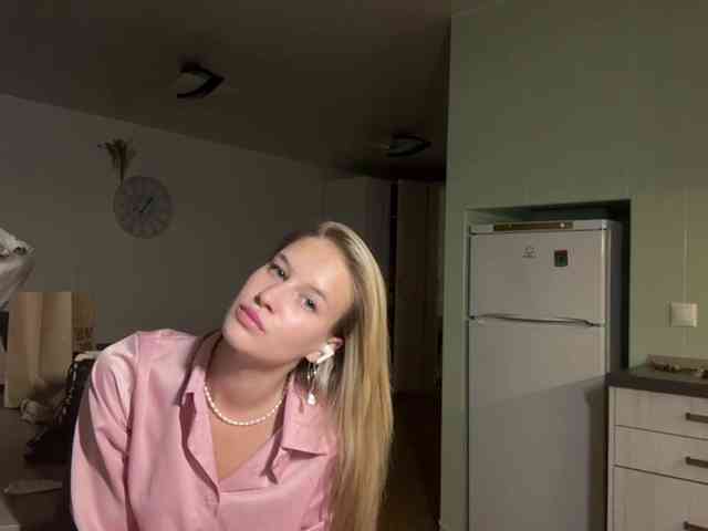 JenevaOcana webcam