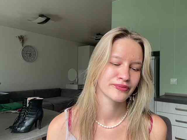 JenevaOcana webcam