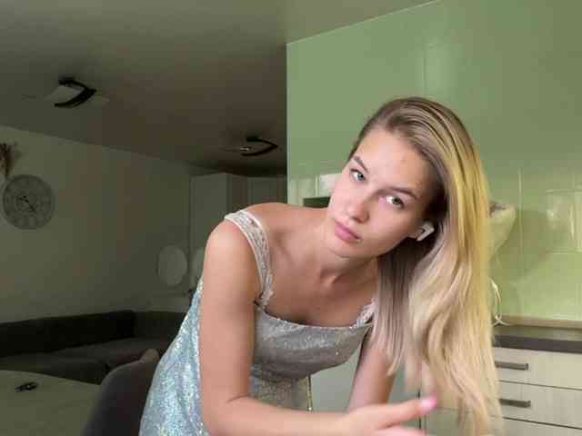 JenevaOcana webcam