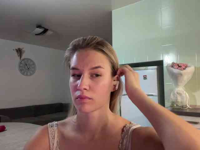 JenevaOcana webcam