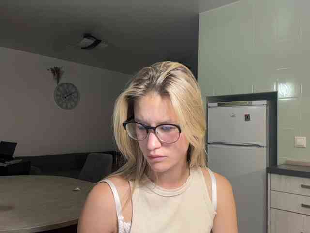 JenevaOcana webcam