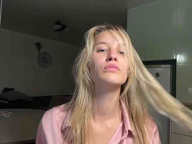 JenevaOcana webcam