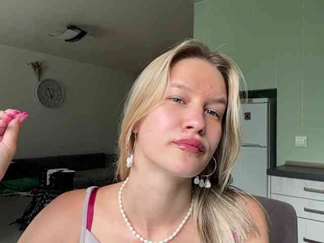 JenevaOcana webcam