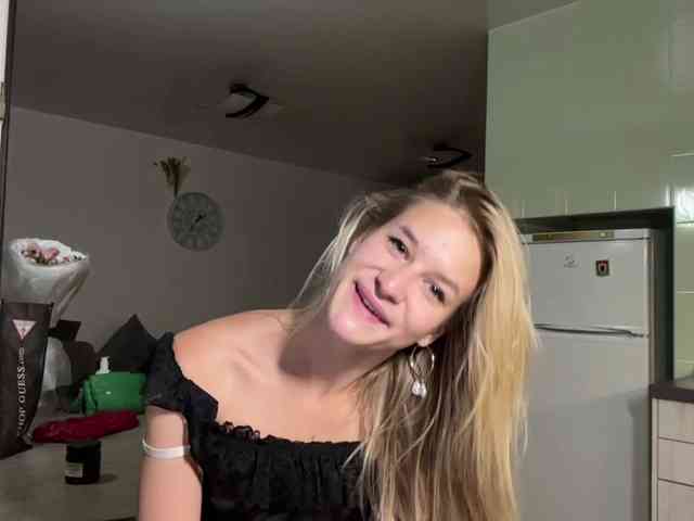 JenevaOcana webcam