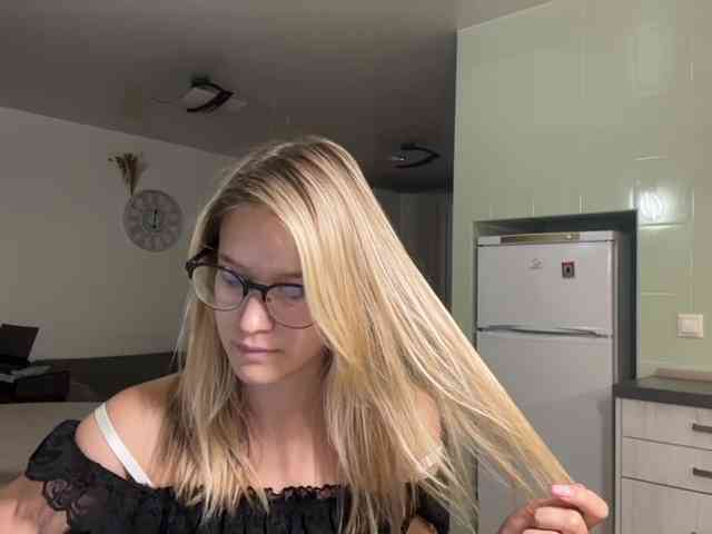 JenevaOcana webcam
