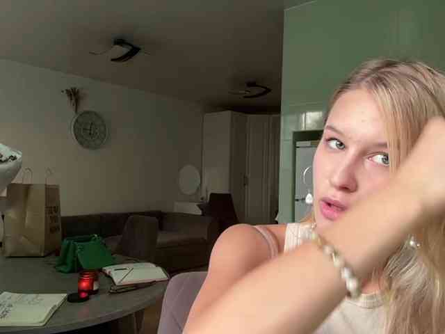 JenevaOcana webcam