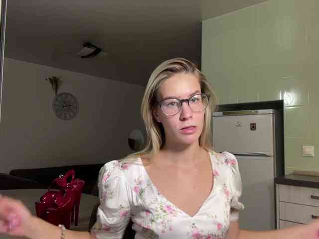 JenevaOcana webcam